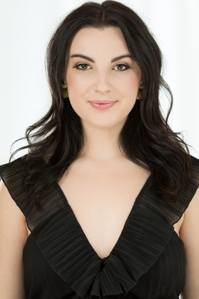 Alyssa Dessoye Headshot