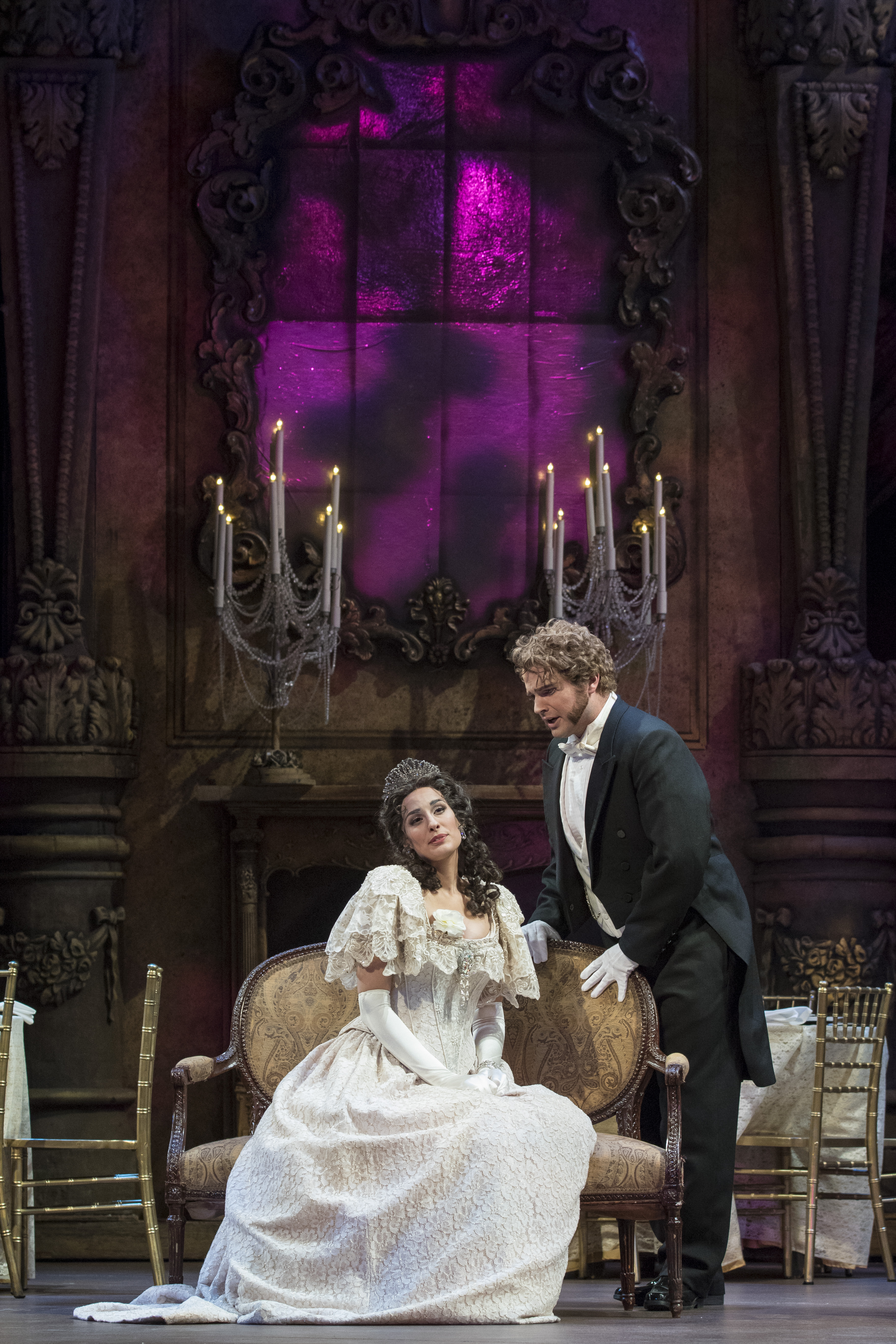 La traviata Middle Image 01