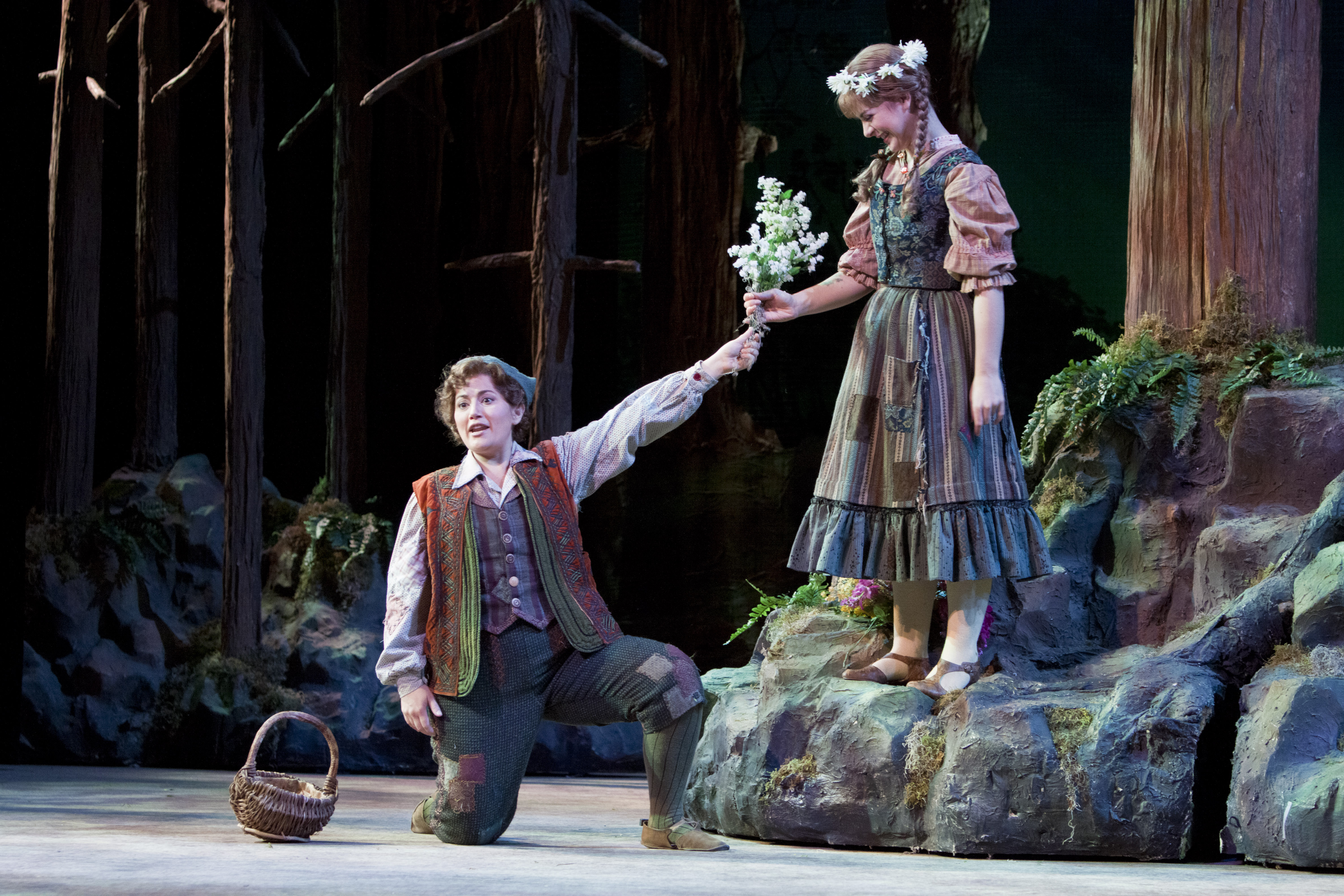 Hansel and Gretel Synopsis Middle Image 02