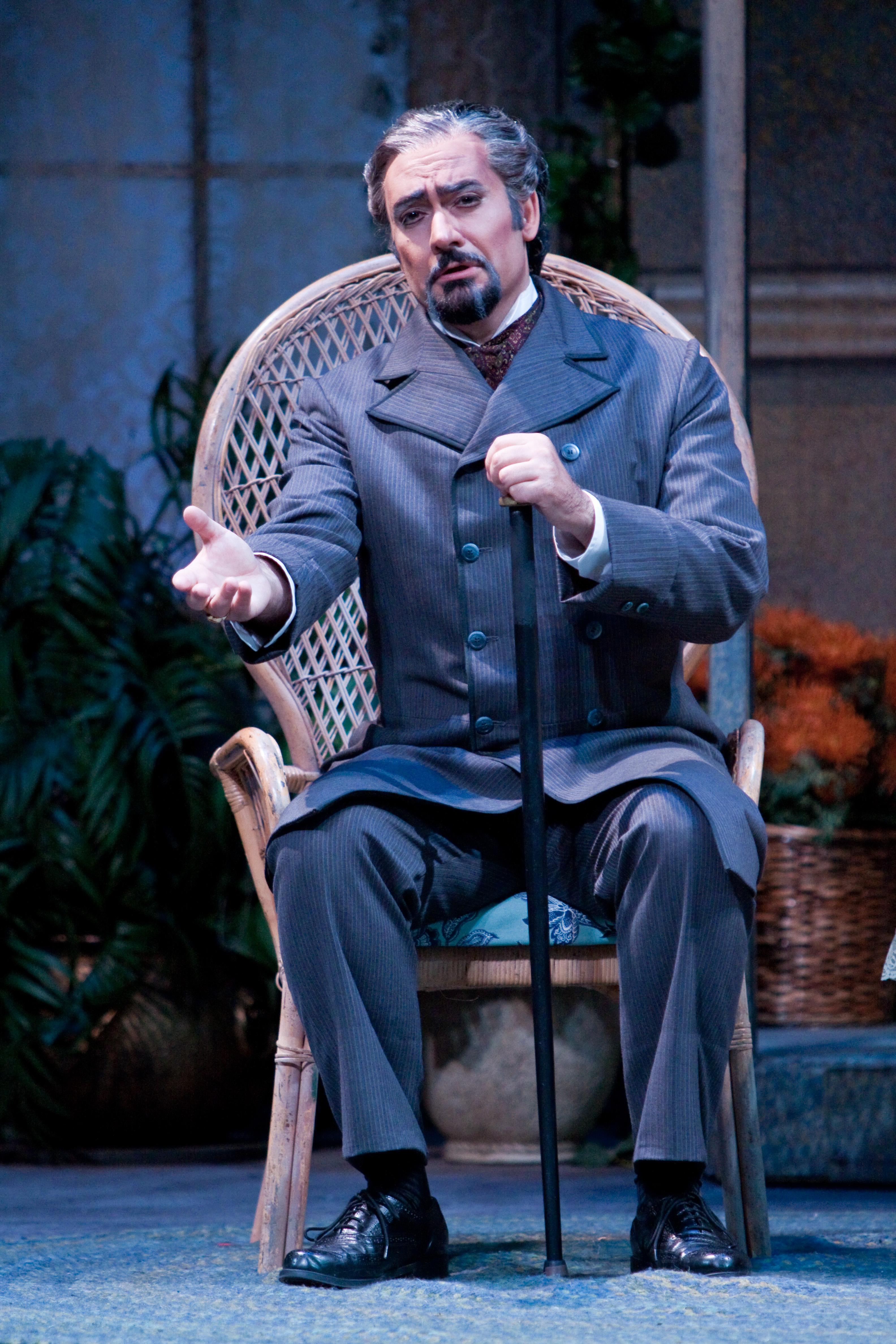 La traviata Middle Image 02