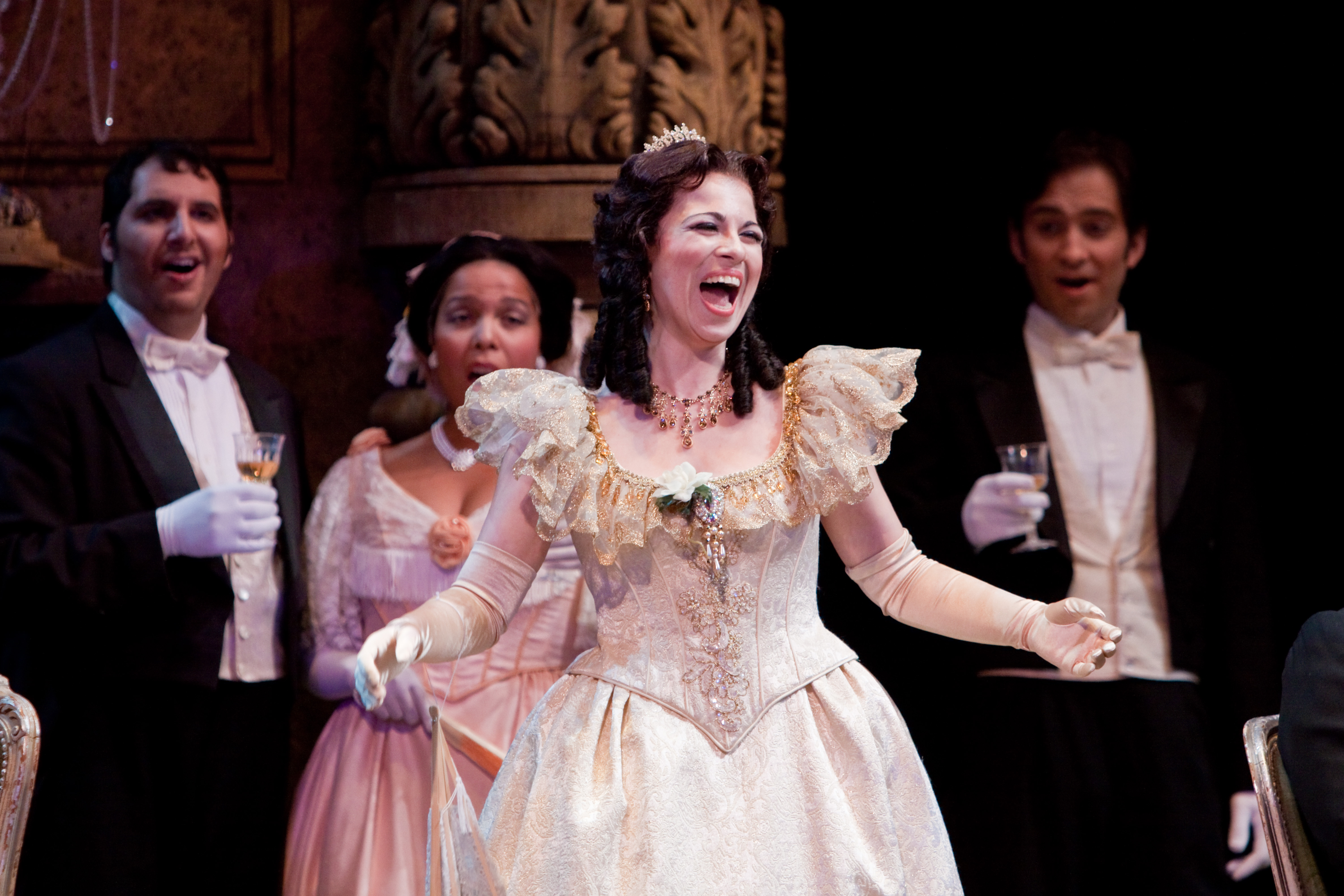La traviata Middle Image 01